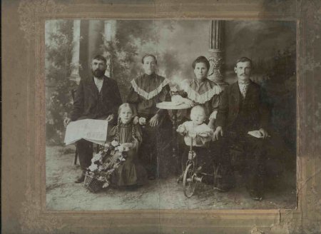 На второй фотографии усатый мужчина справа - один в один мой дядя Николай, а также похож на деда Черненко Григория Васильевича